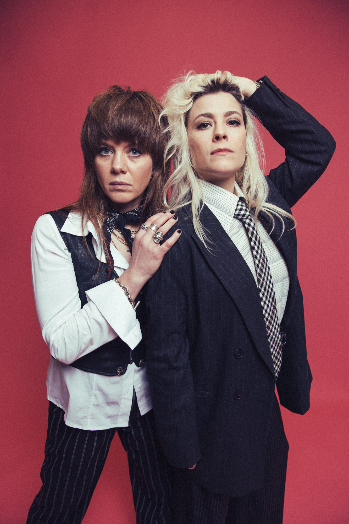 British Hard Rock Duo The Pearl Harts Discuss Their New Album “Love, Chaos,” Their Change in Direction, Having Their Music Featured on “Peaky Blinders,” Opening for Garbage and Skunk Anansie, Touring Ireland for the First Time, and Their New Beginnings
