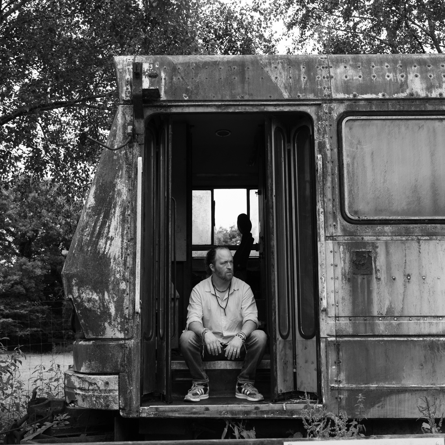 The Longtime Blues and Rock Musician Paul Sherry Discusses His Career, Working with Wife Gráinne Duffy, His Latest Album “Peace In Mind,” and the Importance of Meditation for Art