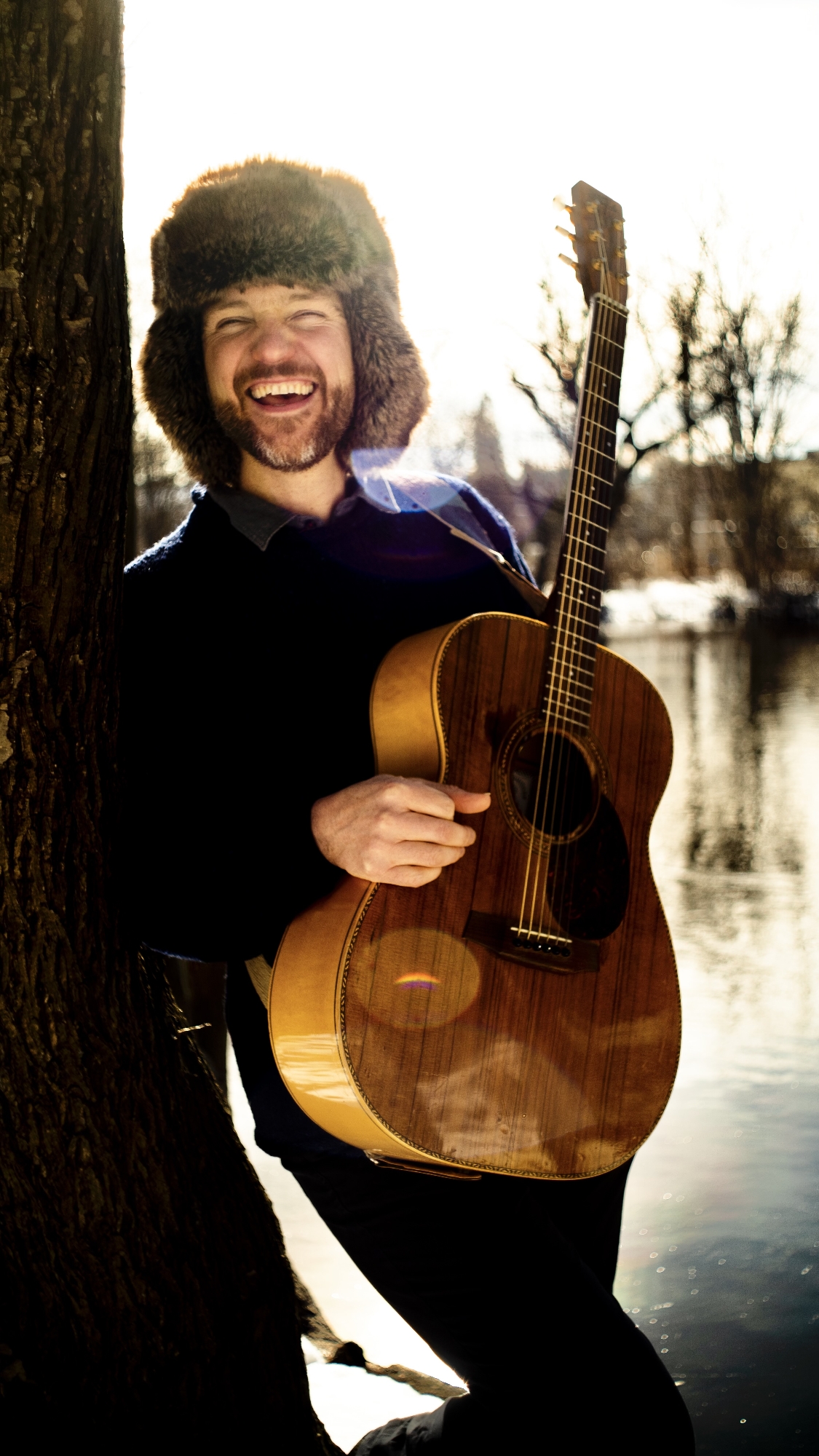 On the Podcast: The British Singer-Songwriter Luke Concannon Discusses His Latest and Most Political Album “Midnight Bloom,” The Success of His Band Nizlopi and The Twentieth Anniversary of Their Number One Hit “JCB Song,” Supporting Ed Sheeran Live, and Much More