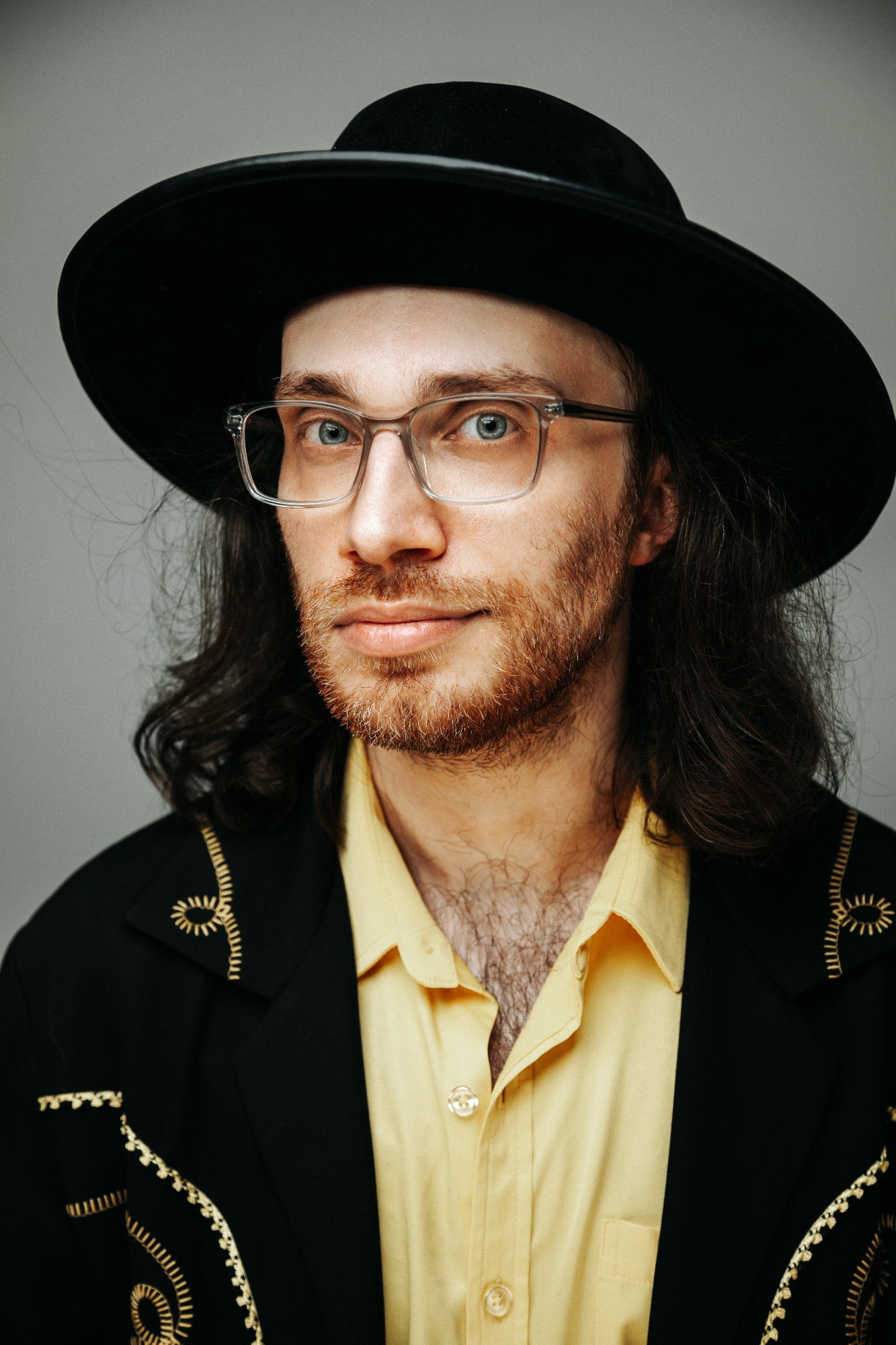 On the Podcast: The New York Troubadour Victor V. Gurbo Discusses His Latest Album, “Gurbo & Co. Live 2025,” Recording at the Legendary Manhattan Venue Cafe Wha?, Surviving as An Artist in New York, and Much More