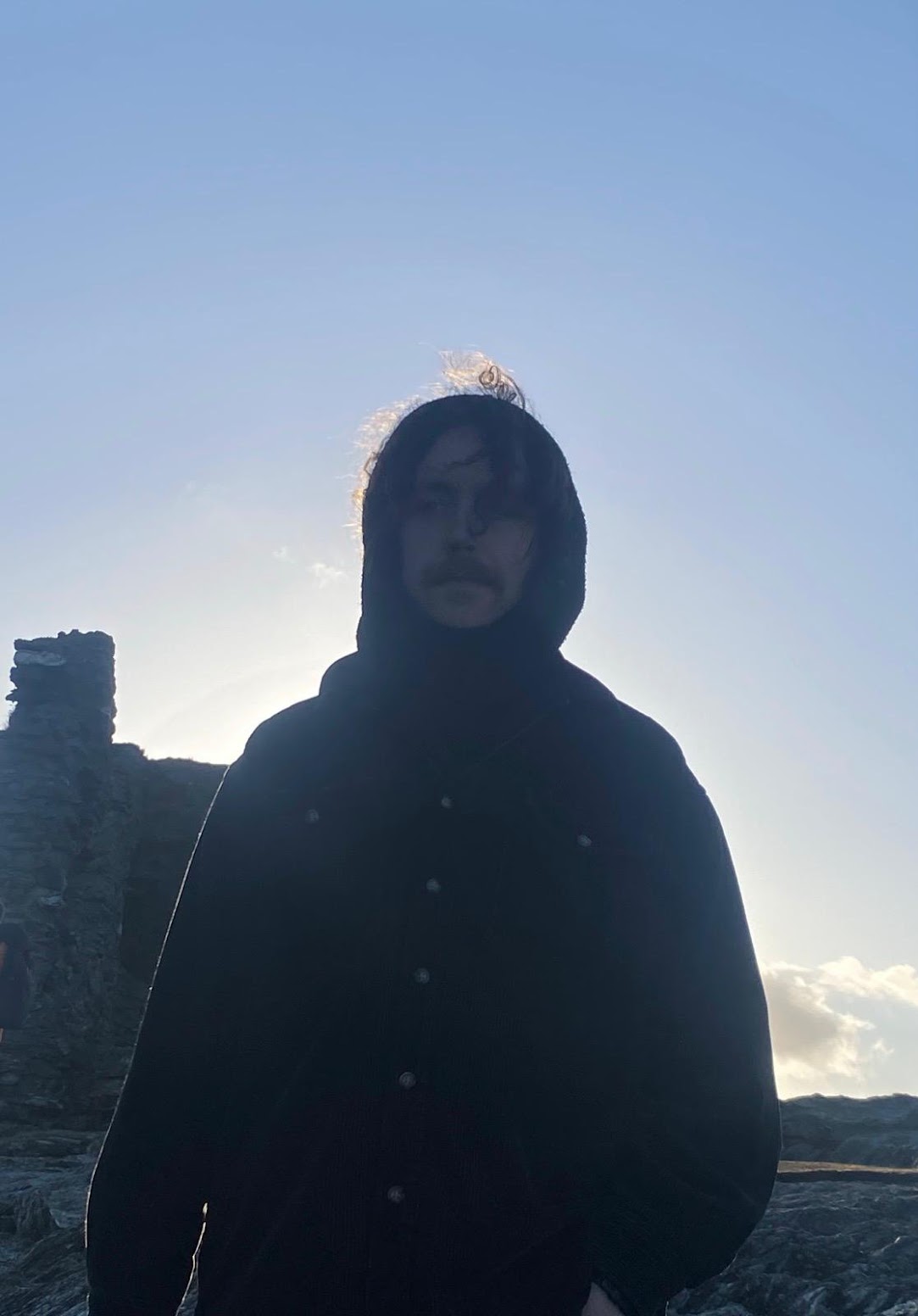 On the Podcast: The Irish Musician Thomas O’Reilly Discusses His New Lo-Fi Project L. Weary, How the Project Came After a Health Scare, His Recently Released Debut Single “Not That Kind of Funny,” Recording His Upcoming Debut Album with Gilla Band’s Daniel Fox, and Much More